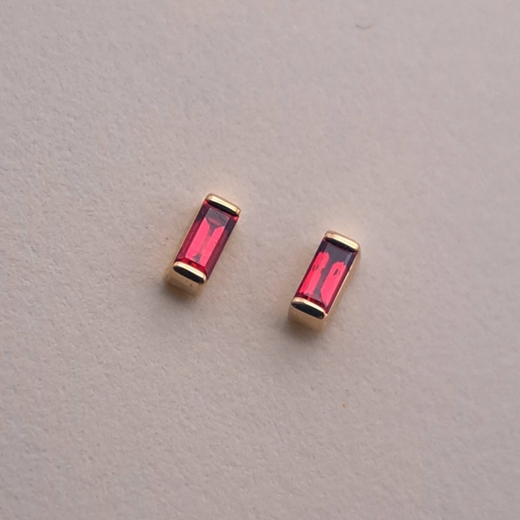 Ruby Baguette Stud Earrings in solid 14k yellow gold, natural gemstone - Picture 10 of 11